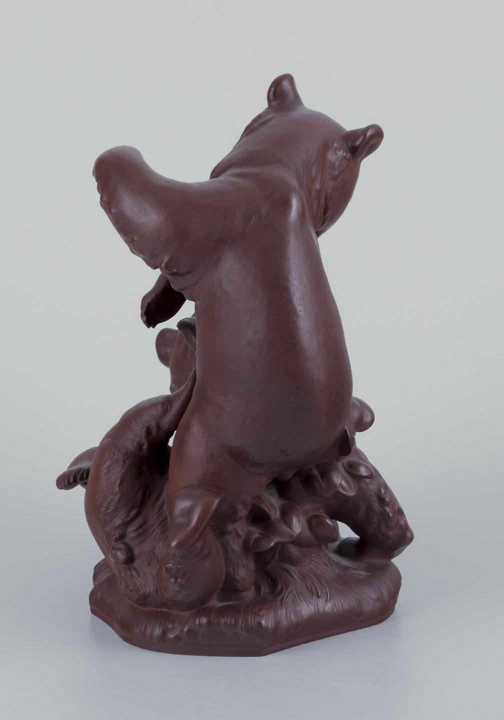 Alexander Struck, Meissen Böttger Steinzeug. Figura in gres di orsi che giocano In condizioni ottime in vendita a Copenhagen, DK