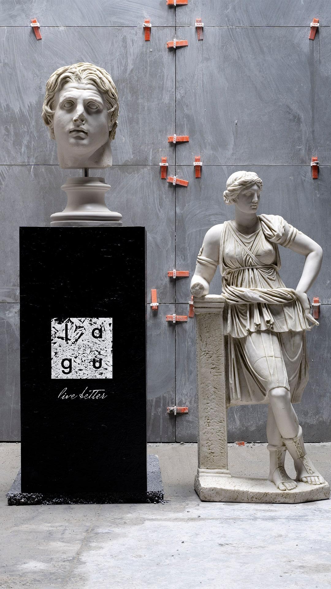 Le grand buste d'Alexander fabriqué avec de la poudre de marbre comprimée / Istanbul / Petit en vente 2