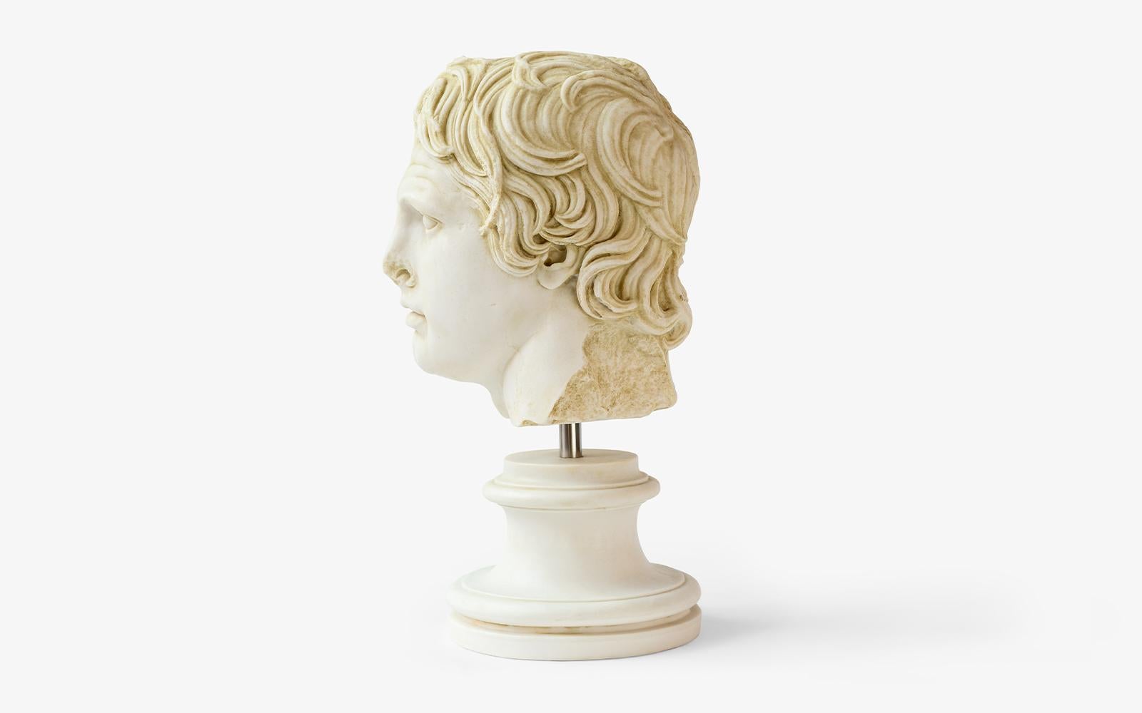 Turc Le grand buste d'Alexander fabriqué avec de la poudre de marbre comprimée / Istanbul / Petit en vente