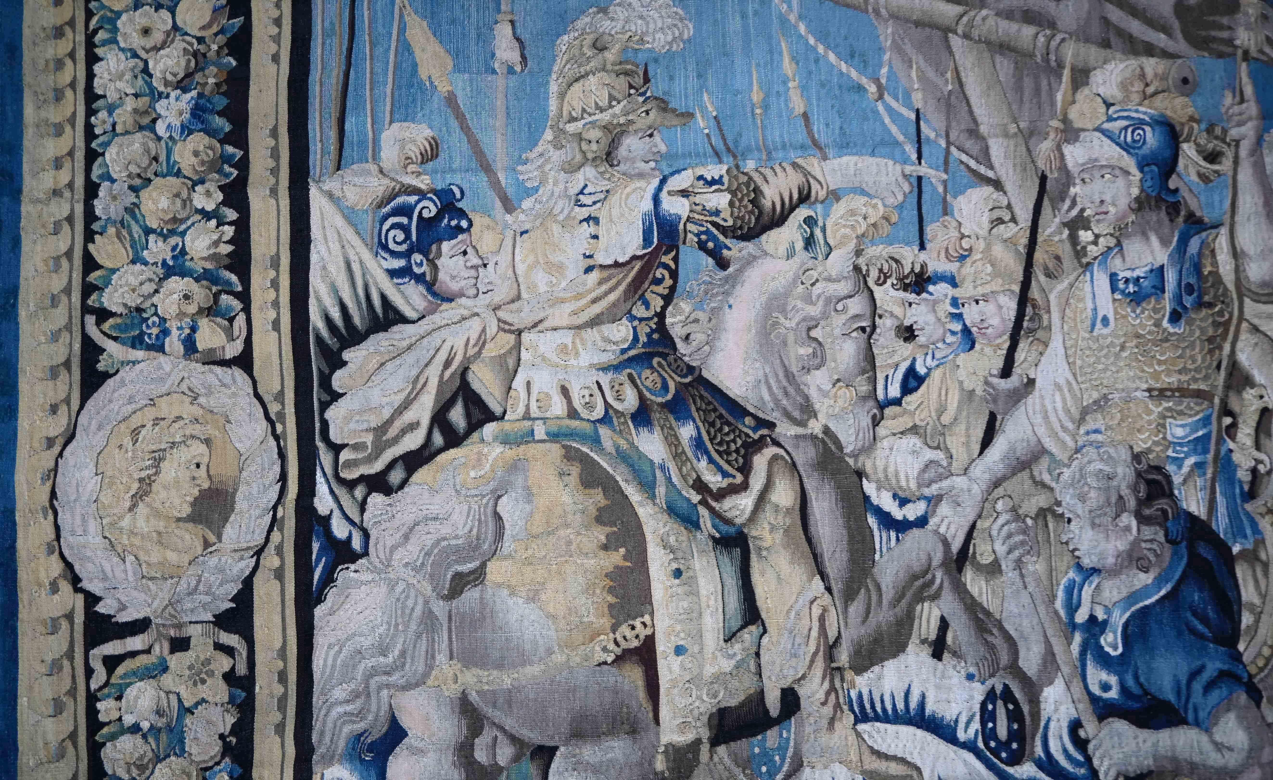 Zeitraum: 17. Jahrhundert
Stil: Rom und antikes Griechenland
Zustand: Perfekter Zustand
MATERIAL: Wolle
Breite: 465 cm
Höhe: 307 cm
Tiefe: 1 cm

Nach alter Tradition wurde dieser prächtige Wandteppich einer gründlichen Reinigung unterzogen, mit