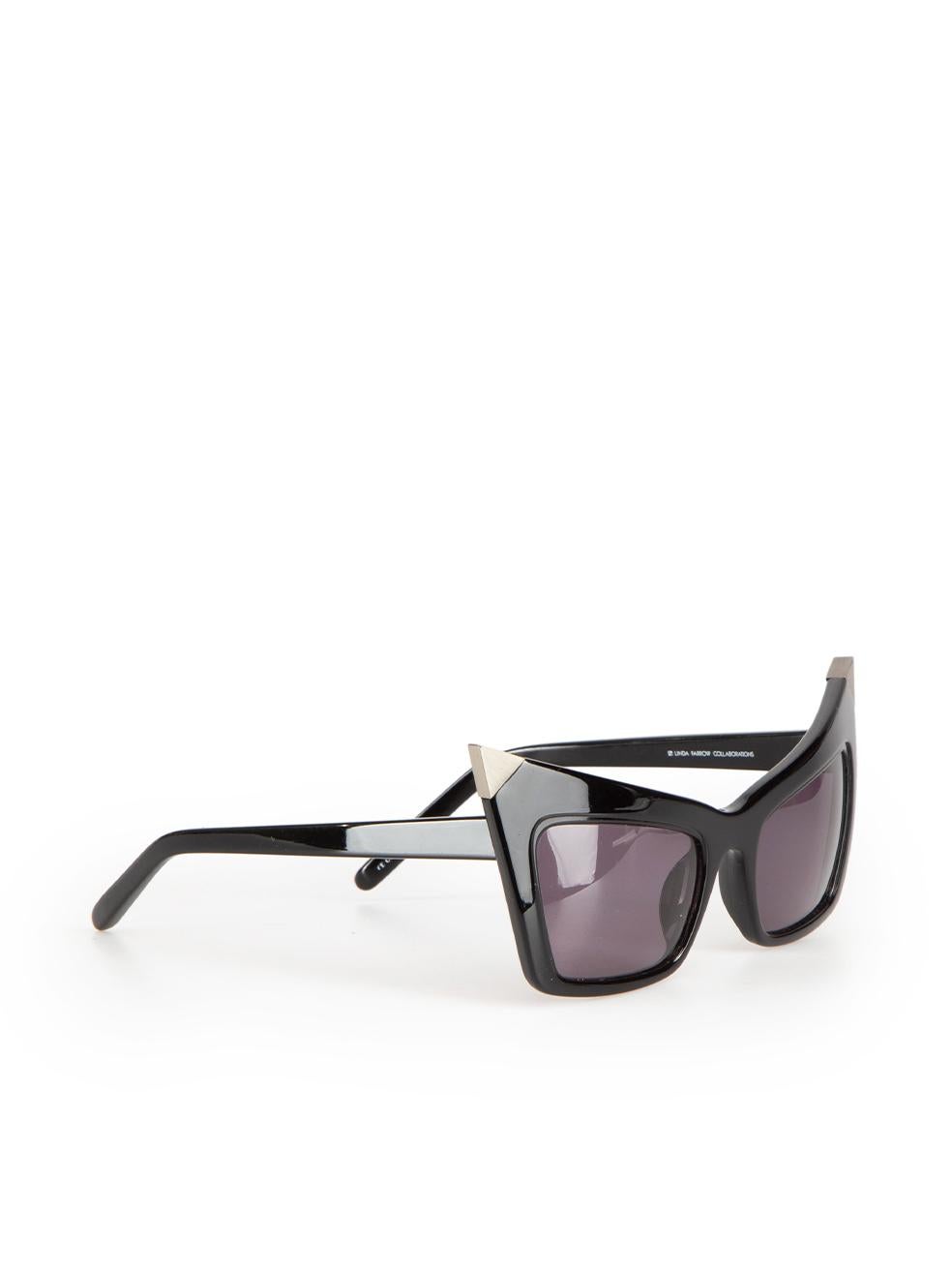 CONDITION is Good. Minor wear to sunglasses is evident. Light wear to the frame with light scratches on this used Alexander Wang x Linda Farrow designer resale item.

Details
Black
Plastic
Sunglasses
Cat-eye
Metal tip detail
Black tinted lens

Made
