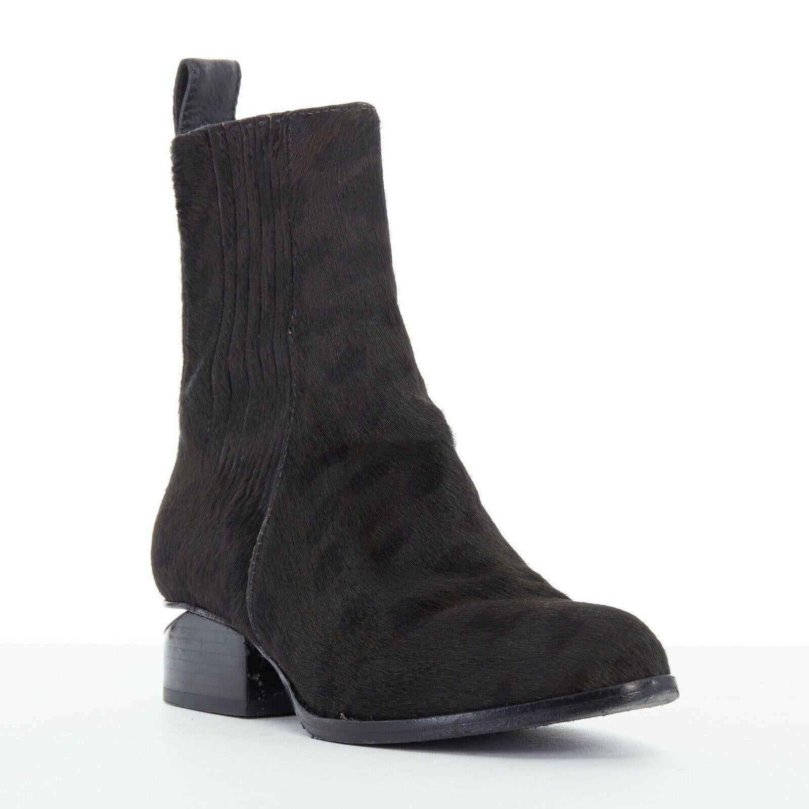 ALEXANDER WANG Anouk black leopard print pony leather cut out heel boot EU35 US5

ALEXANDER WANGAnouk ankle boot. Black and grey leopard print pony skin leather upper. Almond toe. Stretch insert on side for fit. Slip on. Black stacked wooden heel.