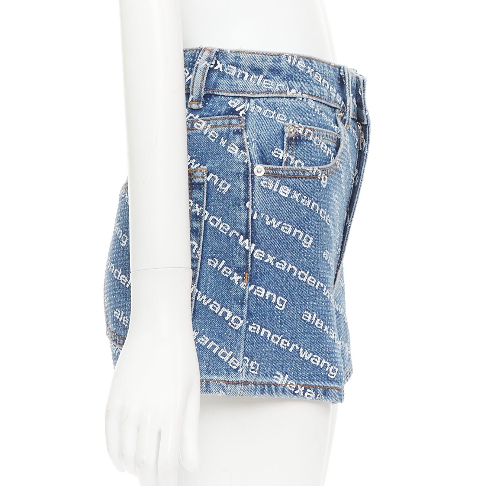 ALEXANDER WANG Bite mini shorts de tela vaquera azul con logotipo de pedrería y cristales 25 en Excelente estado para la venta en Hong Kong, NT
