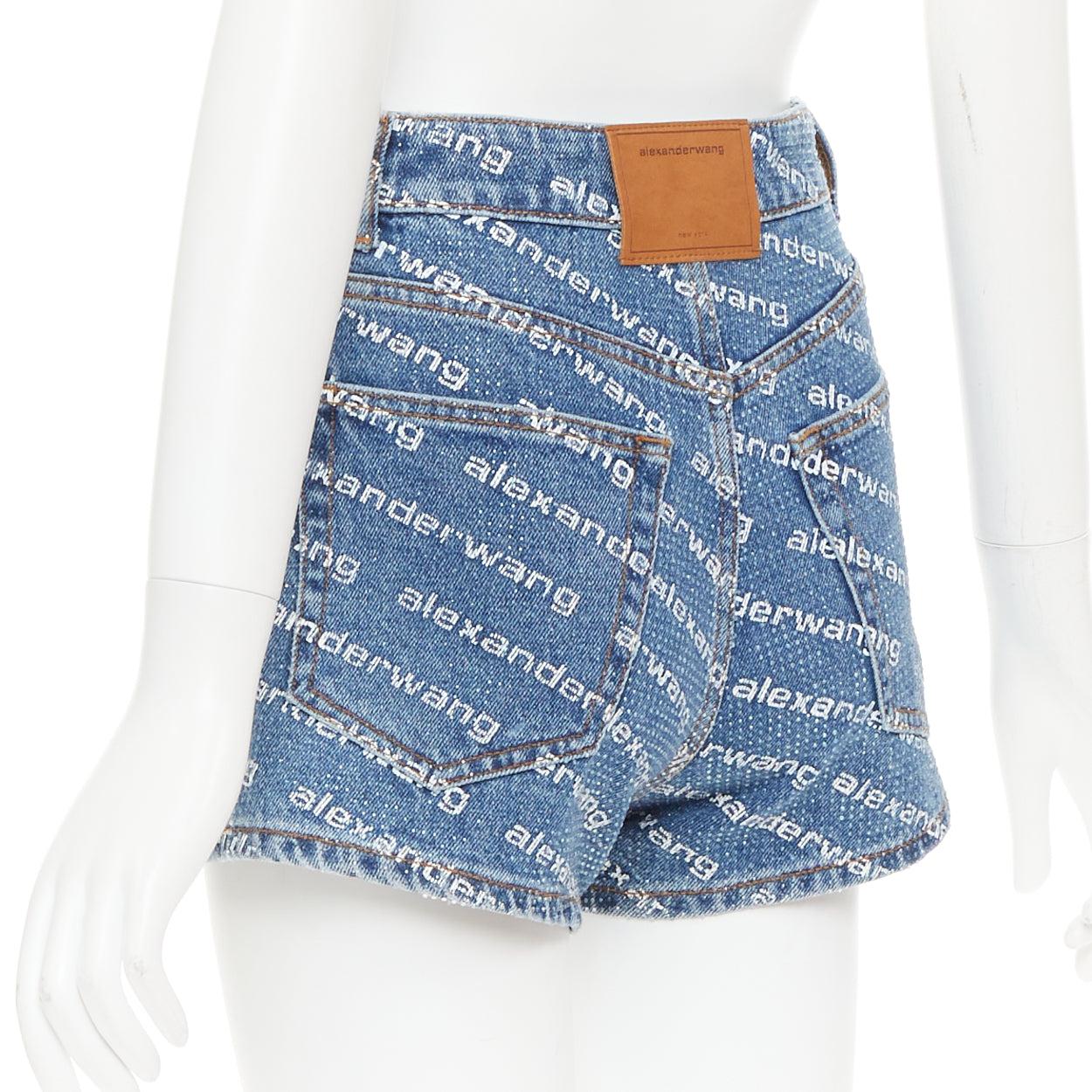 ALEXANDER WANG Bite mini shorts de tela vaquera azul con logotipo de pedrería y cristales 25 en venta 1
