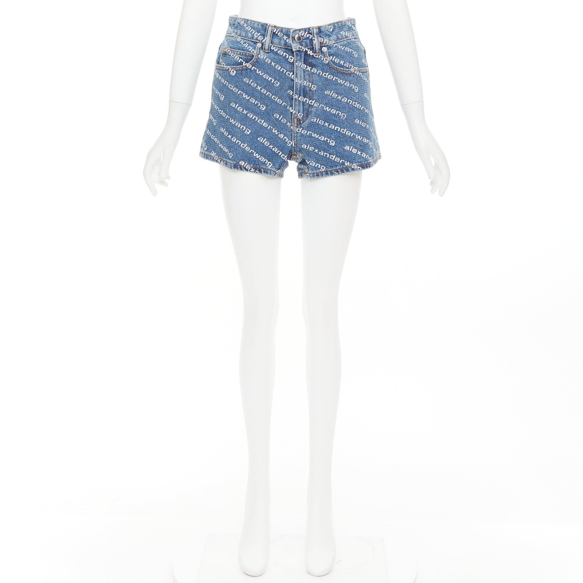 ALEXANDER WANG Bite mini shorts de tela vaquera azul con logotipo de pedrería y cristales 25 en venta 4