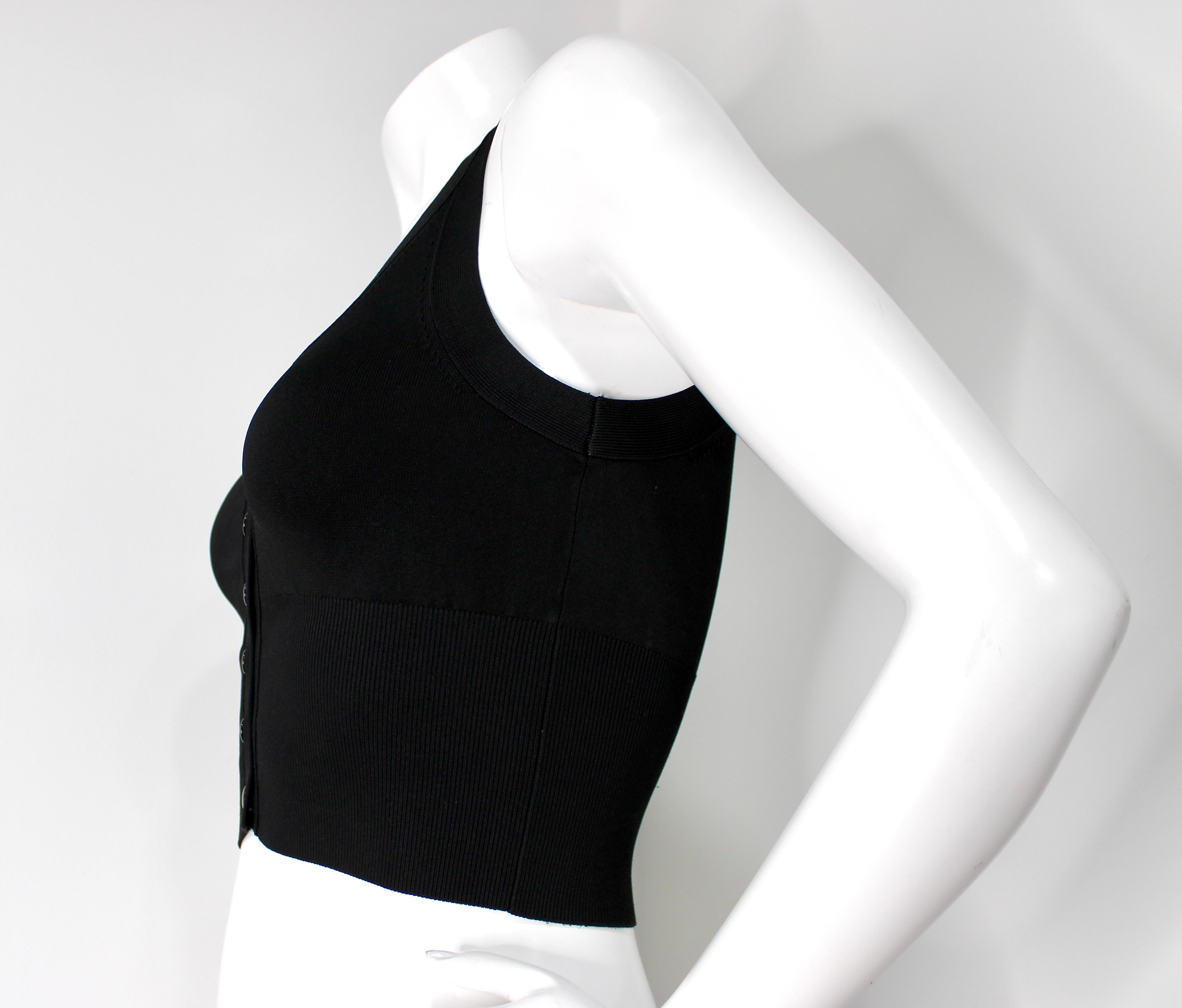 Alexander Wang - Noir - Top boutonné à col en V et à manches courtes Pour femmes en vente