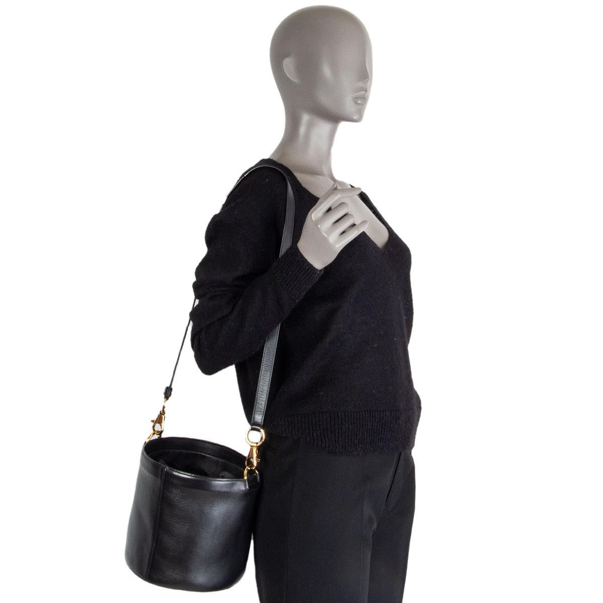 ALEXANDER WANG black leather ALPHA Bucket Bag In Excellent Condition In Zürich, CH