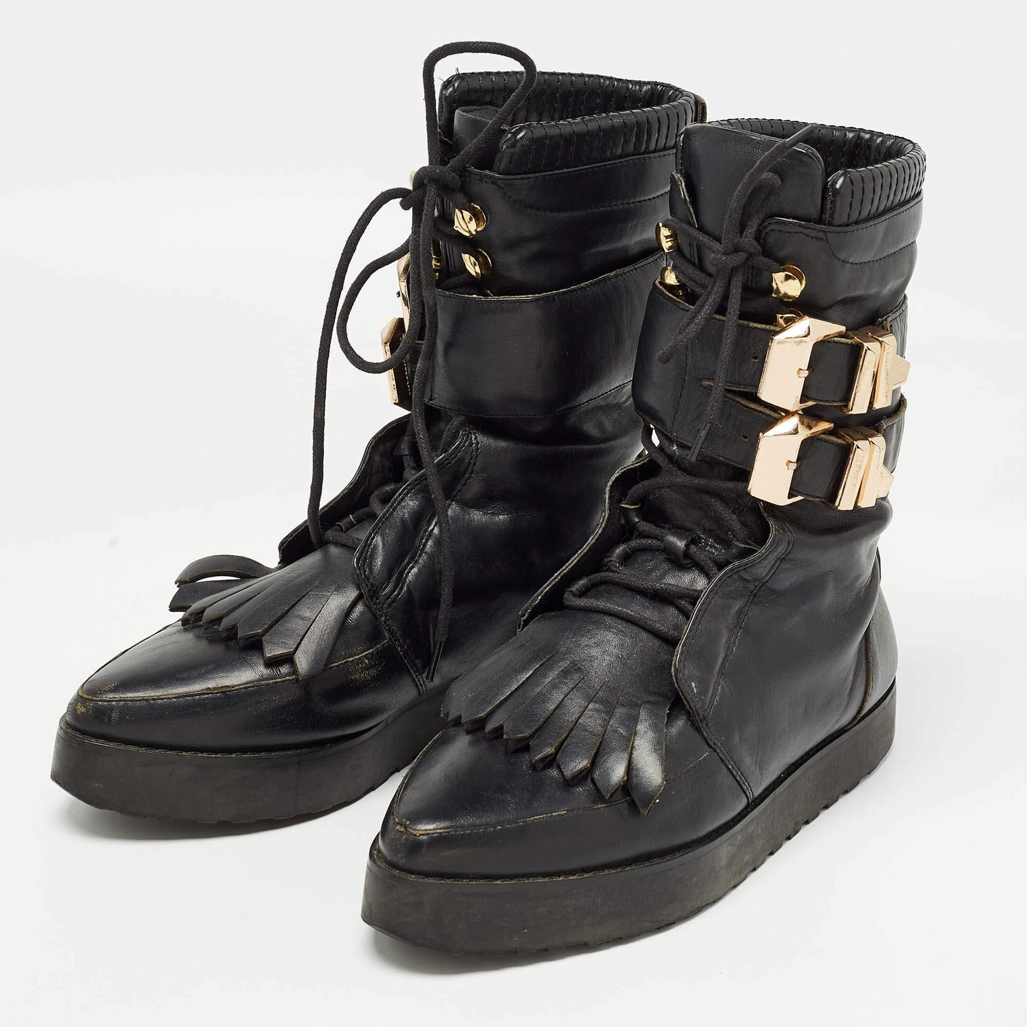 Dont miss out on making these ankle boots yours this season. Crafted from leather these black boots feature laces buckled straps and fringe details.
