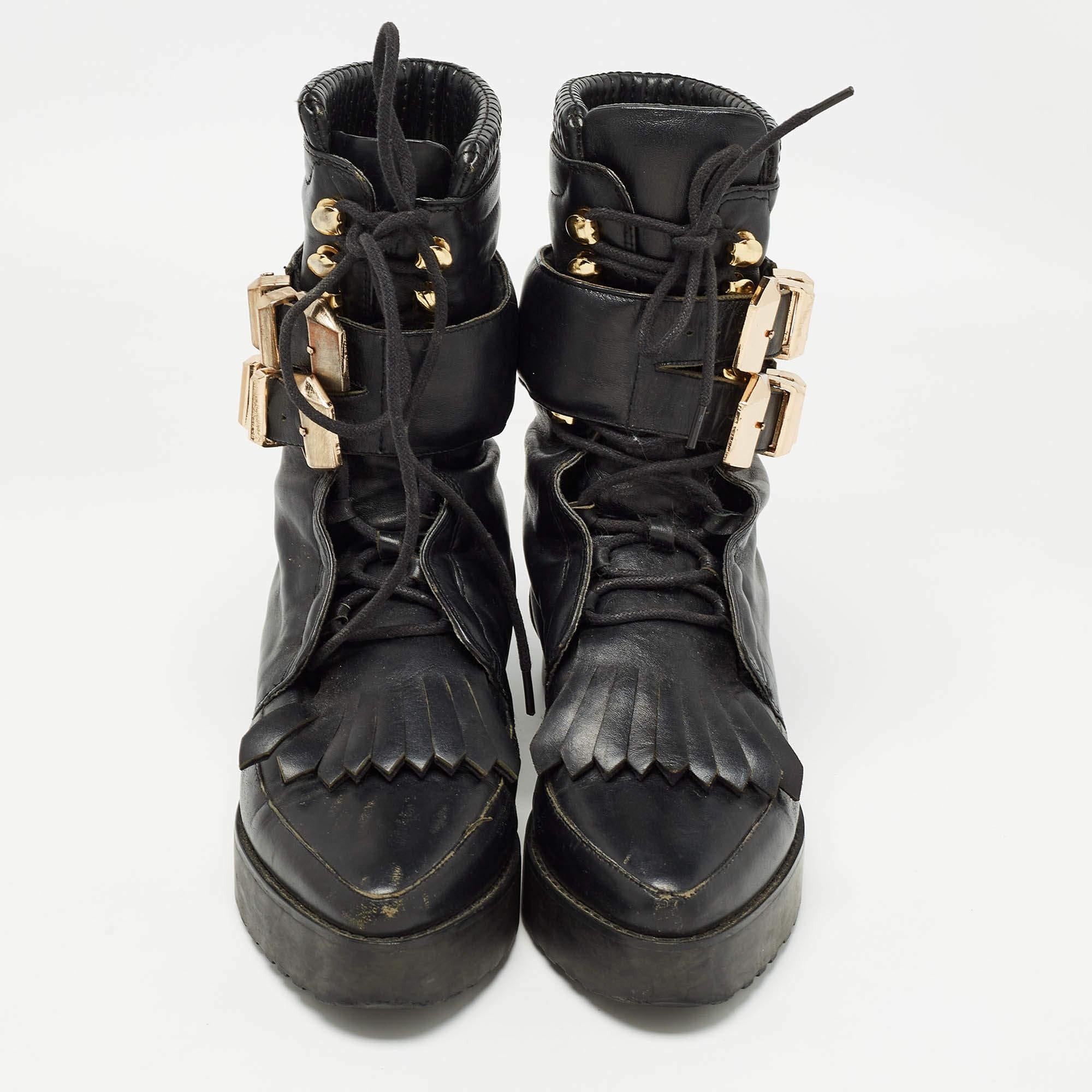 Alexander Wang Black Leather Ankle Boots Size 37 In Fair Condition For Sale In Dubai, Al Qouz 2