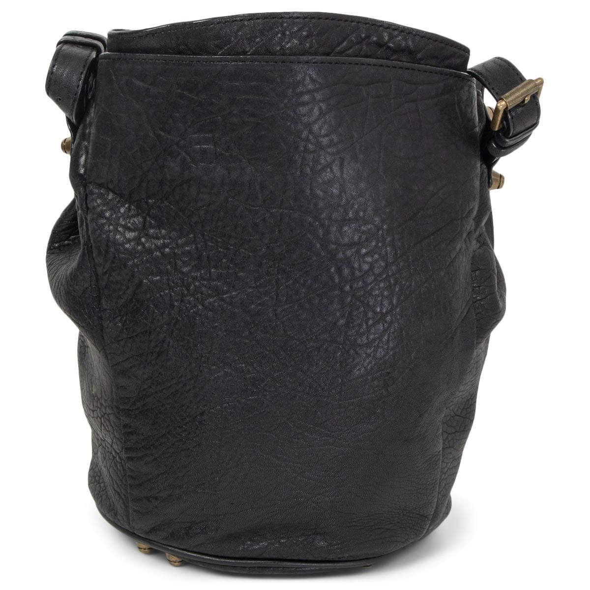 ALEXANDER WANG schwarze DIEGO MEDIUM Bucket Umhängetasche aus Leder (Schwarz) im Angebot