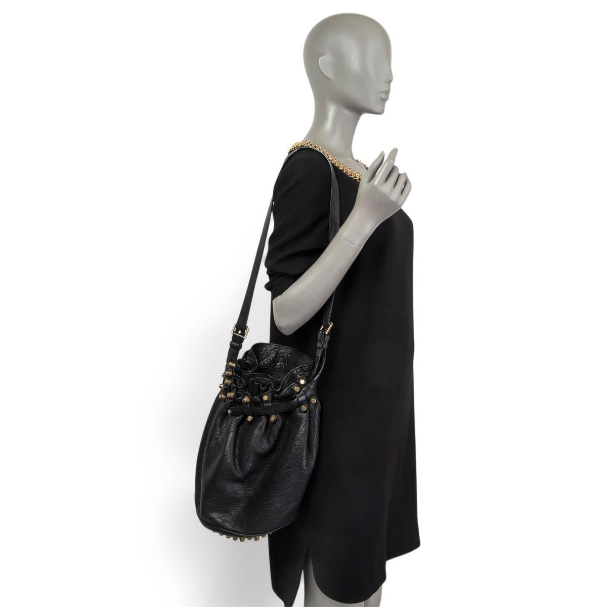 ALEXANDER WANG black leather DIEGO MEDIUM Bucket Shoulder Bag In Fair Condition For Sale In Zürich, CH