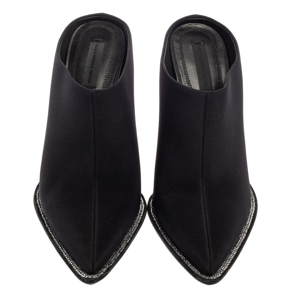 Alexander Wang's mules offer a sleek and stylish design that will lend a modern edge to your look. Crafted from nylon into a pointed toe silhouette, they feature a black shade and a backless design. These mules are elevated on 11 cm heels that