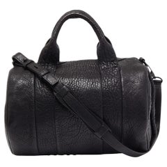 Alexander Wang Rocco Duffle Bag aus schwarzem Kieselsteinenleder