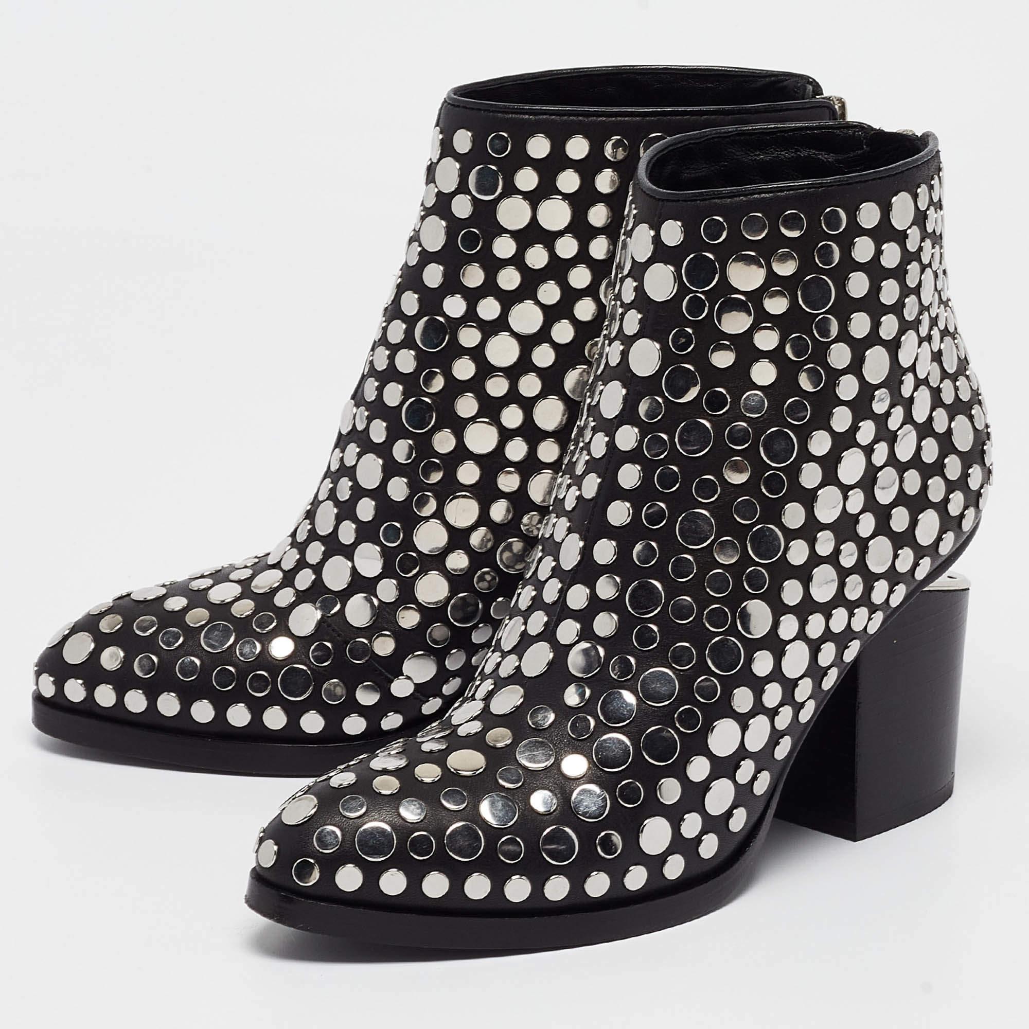 Dazzle away in these fabulous ankle boots from Alexander Wang. The black beauties have been crafted from leather and designed with studs and 8 cm heels. Pair them with a leather jacket and cuffed jeans for a fashionable outing.