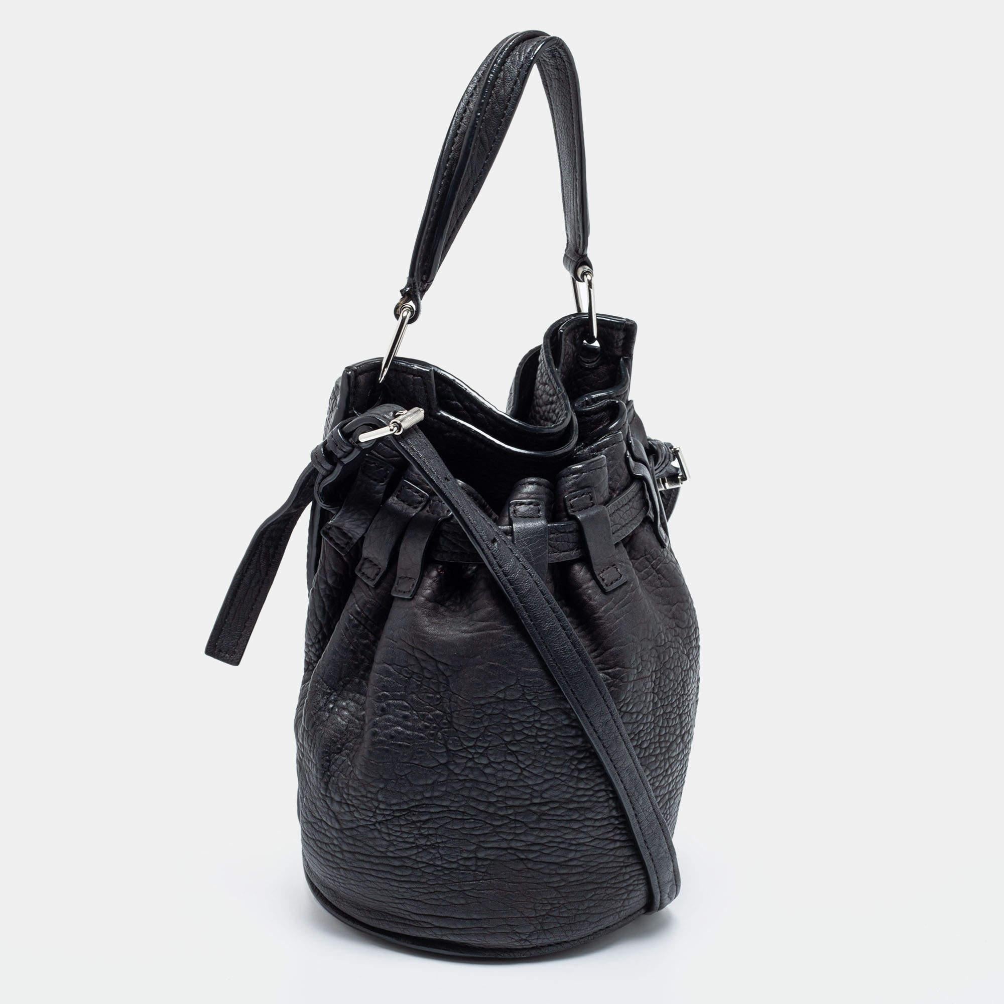 Alexander Wang Bolso Diego Bucket de piel negra texturizada en Bueno Estado en Dubai, Al Qouz 2