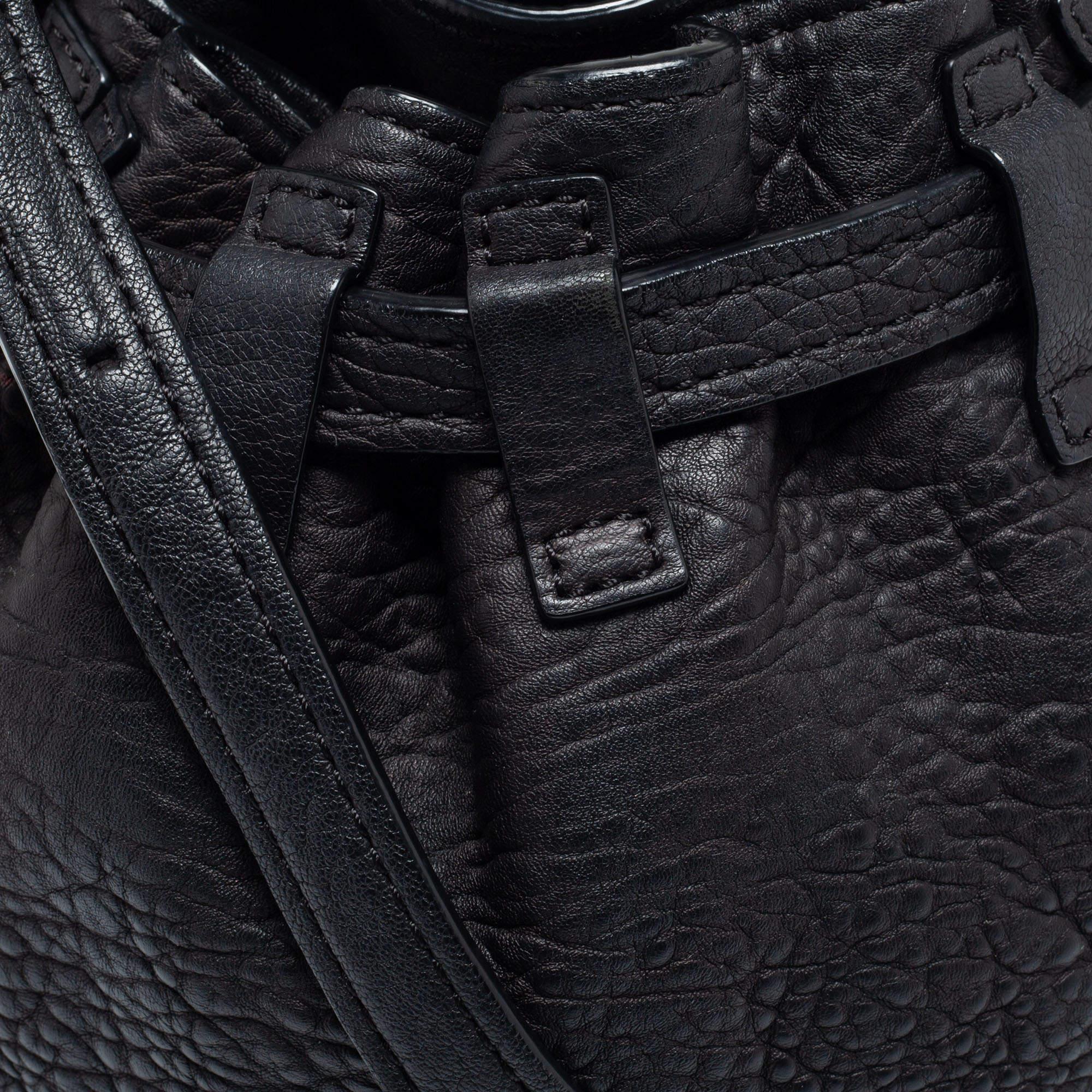 Alexander Wang Bolso Diego Bucket de piel negra texturizada 1
