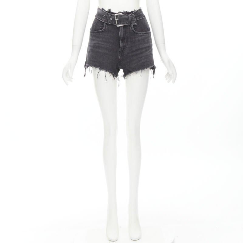 ALEXANDER WANG - Short effiloché en denim noir lavé avec boucle argentée 24