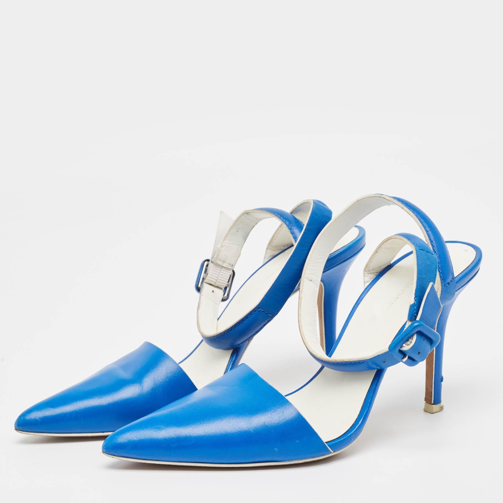 Fate una dichiarazione di stile chic con queste décolleté di design. Presentano tacchi robusti e suole resistenti, perfetti per le vostre uscite alla moda!