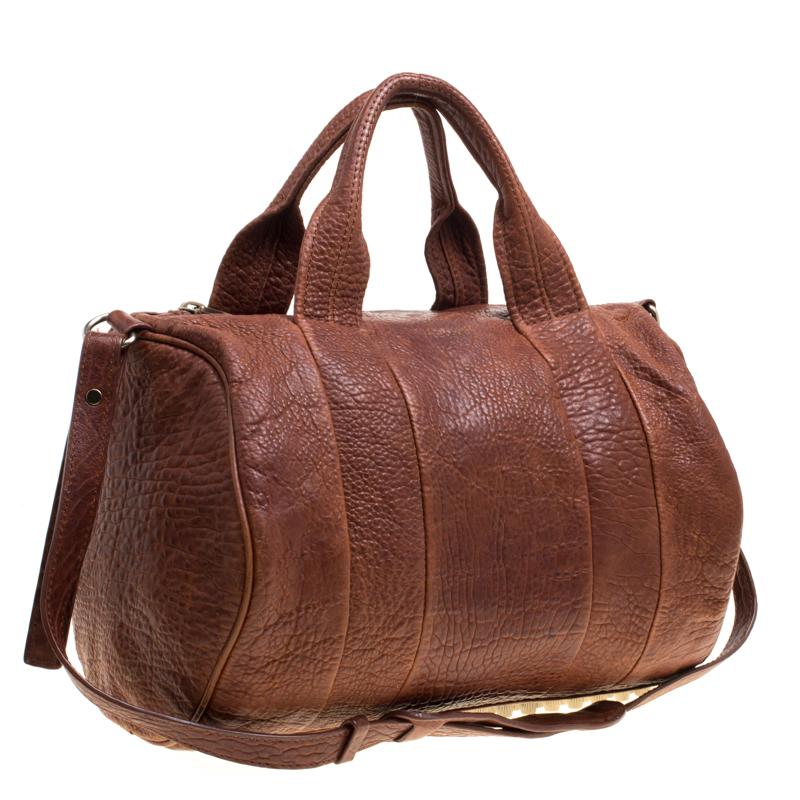 Alexander Wang Brown Pebbled Leather Rocco Duffel Bag im Zustand „Gut“ in Dubai, Al Qouz 2