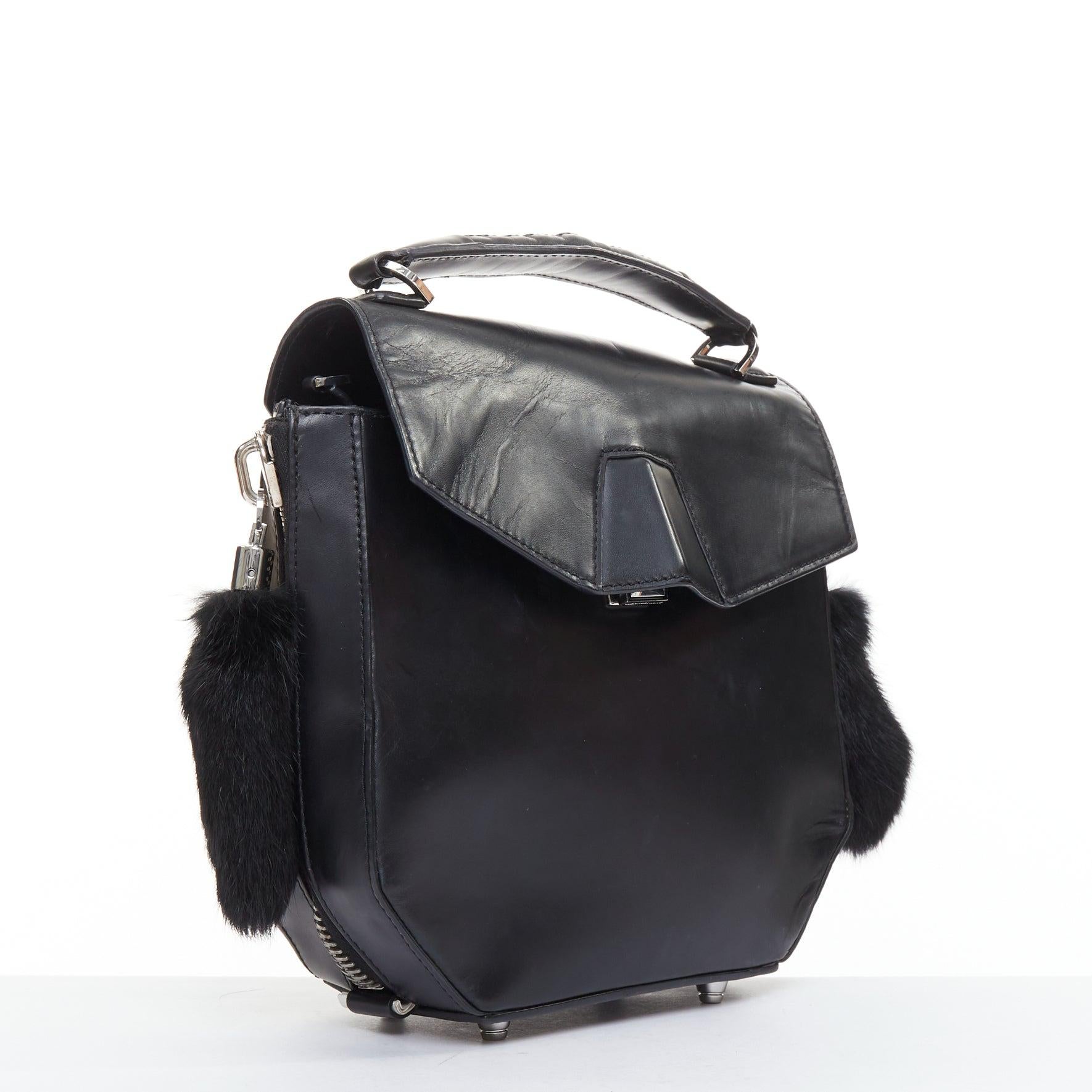 ALEXANDER WANG Devere Schwarze Tasche mit geometrischem Strukturmuster und Kaninchenfellbesatz im Zustand „Relativ gut“ im Angebot in Hong Kong, NT