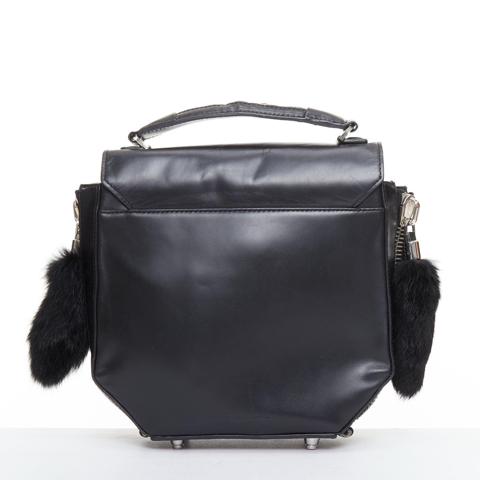 ALEXANDER WANG Devere Schwarze Tasche mit geometrischem Strukturmuster und Kaninchenfellbesatz im Angebot 1