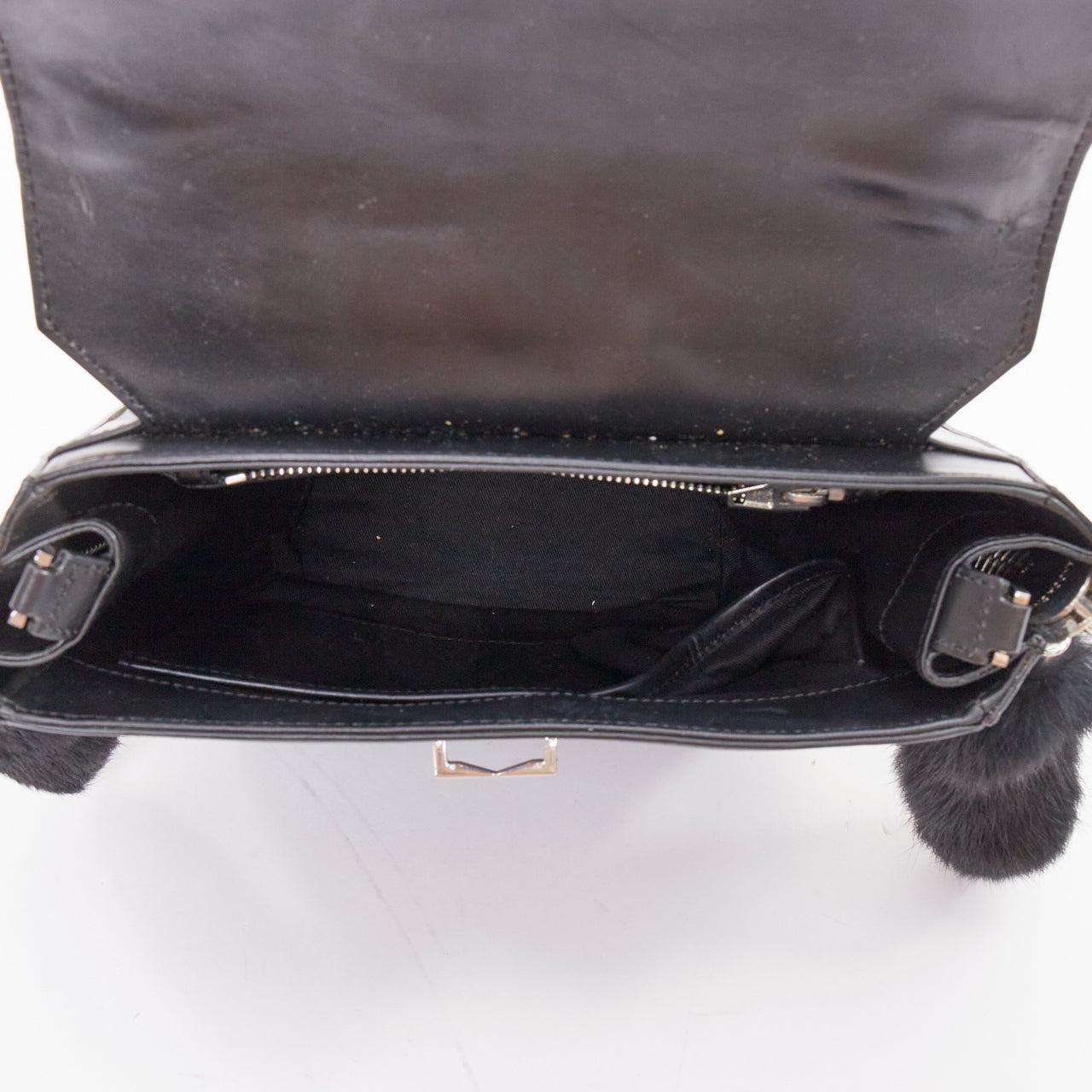 ALEXANDER WANG Devere Schwarze Tasche mit geometrischem Strukturmuster und Kaninchenfellbesatz im Angebot 5