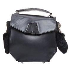 ALEXANDER WANG Devere Schwarze Tasche mit geometrischem Strukturmuster und Kaninchenfellbesatz
