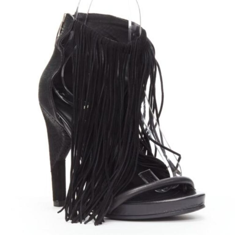 Alexander Wang Dree, sandalo in camoscio nero con frange in rilievo e tacco angolare EU37
Riferimento: NKLL/A00126
Marchio: Alexander Wang
Modello: Dree
Materiale: Pelle scamosciata
Colore: nero
Modello: Tinta unita
Chiusura: zip
Fodera: Pelle