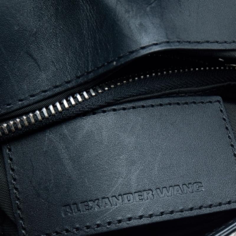 Alexander Wang - Mini sac à bandoulière Marion en cuir gaufré gris/noir Bon état - En vente à Dubai, Al Qouz 2