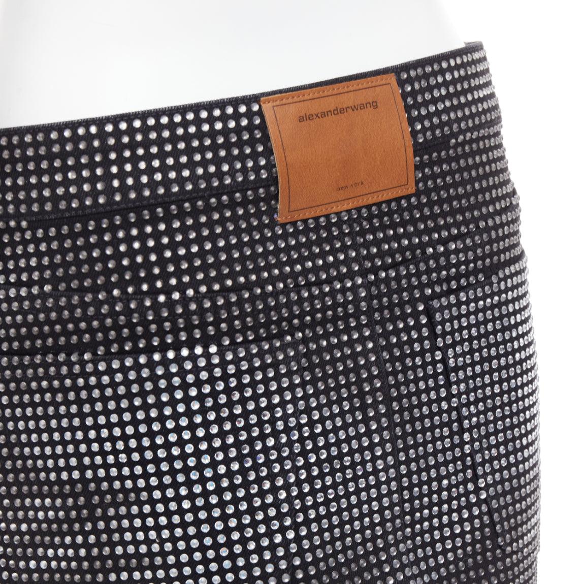 ALEXANDER WANG Hotfix minifalda de algodón negro con incrustaciones de cristal 24
Referencia: AAWC/A01404
Marca: Alexander Wang
Diseñador: Alexander Wang
Material: Algodón
Color: Negro, Transparente
Patrón: Cristales
Cierre: Bragueta con