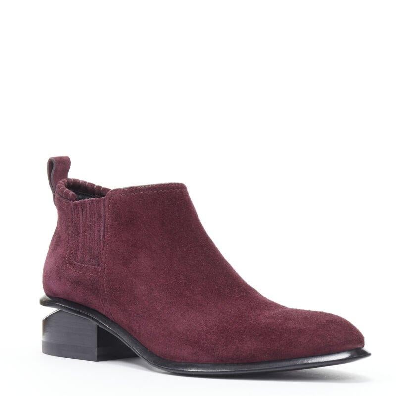 ALEXANDER WANG Kori burgundy red suede cut out heel chelsea boot EU40
Reference: TGAS/B01333
Brand: Alexander Wang
Designer: Alexander Wang
Model: Kori burgundy suede
Material: Suede
Color: Brown, Brown
Pattern: Solid
Lining:  Leather
Extra Details: