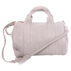 Alexander Wang, borsa rockie grigio chiaro con borchie rosa.