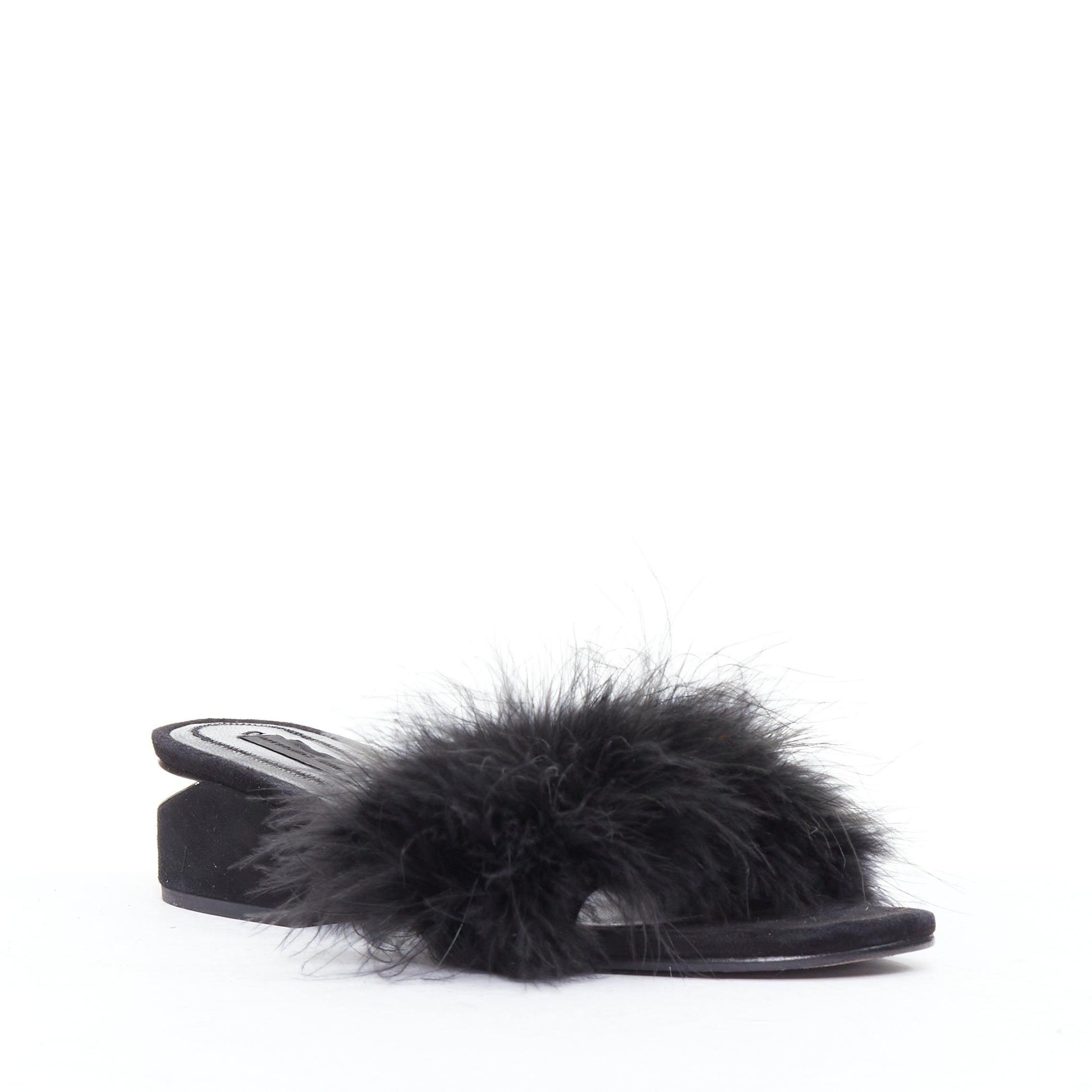 ALEXANDER WANG Lou mules en daim embellies de plumes noires EU37,5
Référence : ECLO/A00104
Marque : Alexander Wang
Designer : Alexander Wang
Modèle : Lou
MATERIAL : Plume, daim
Couleur : Noir
Motif : Solide
Fermeture : Slip On
Doublure : Cuir