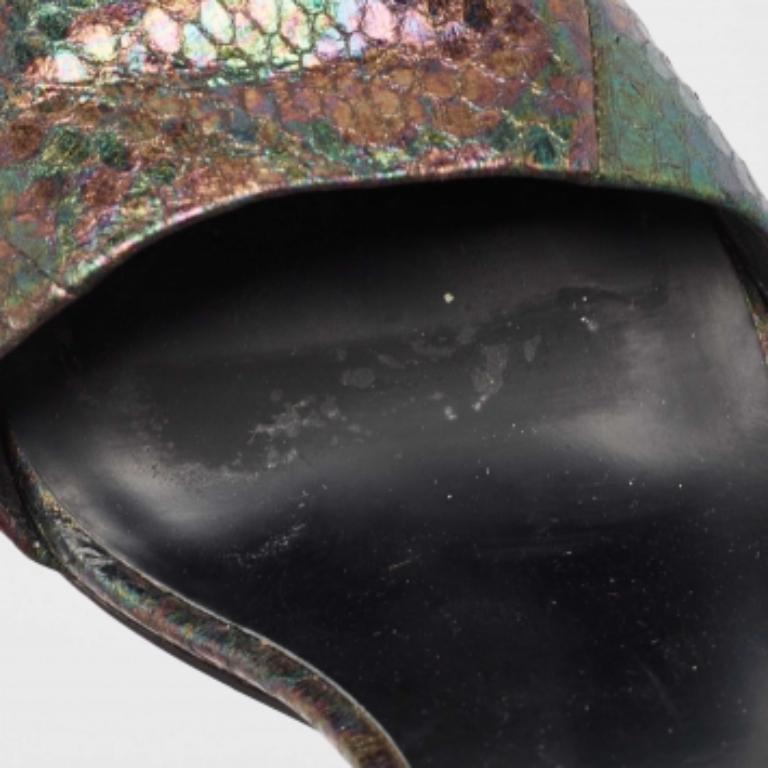 Alexander Wang Bombas Lovisa de piel de serpiente en relieve metalizado Talla 38.5 en Bueno estado para la venta en Dubai, Al Qouz 2
