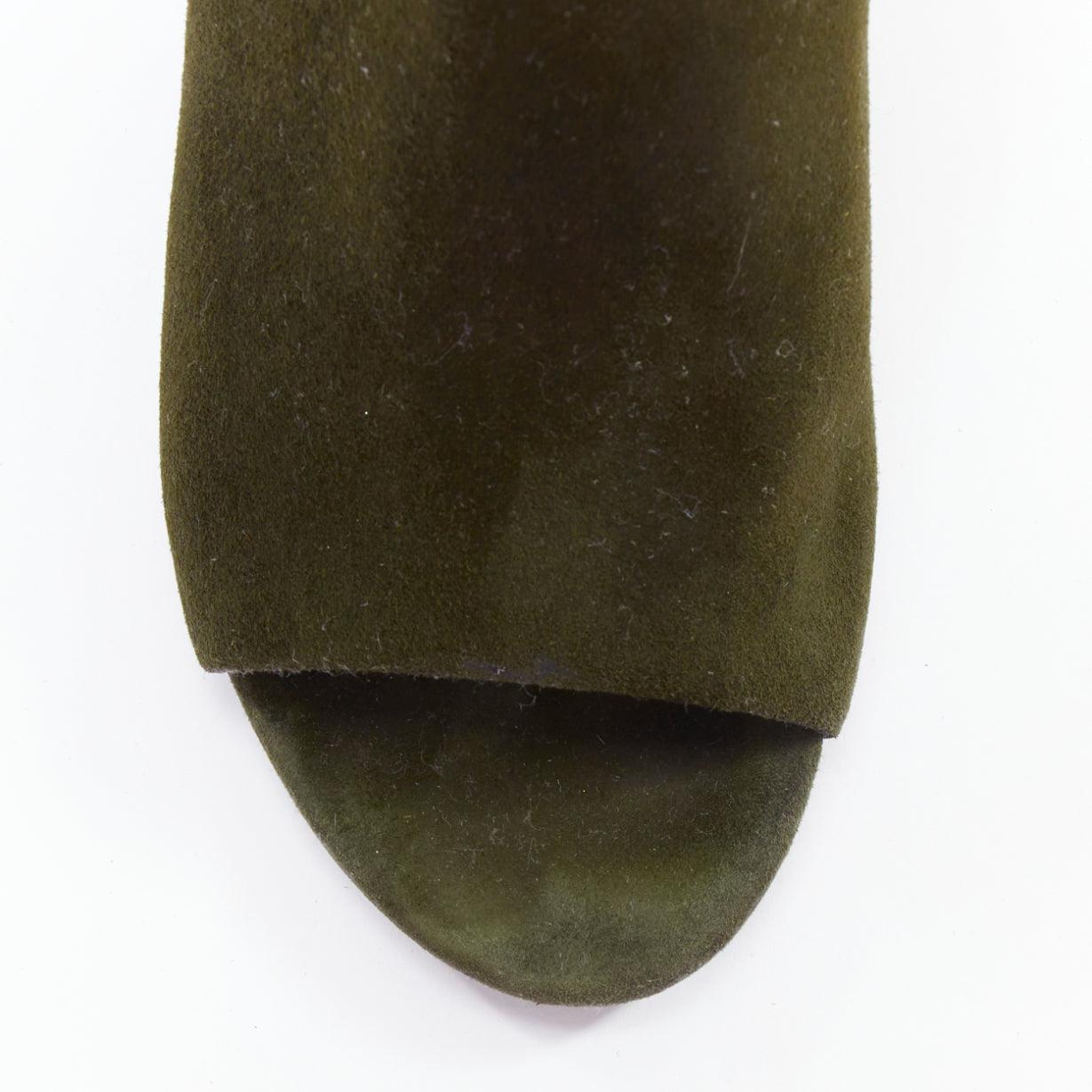 ALEXANDER WANG Chausssures à talons ouverts en daim vert Nadia avec découpe argentée EU39 en vente 1