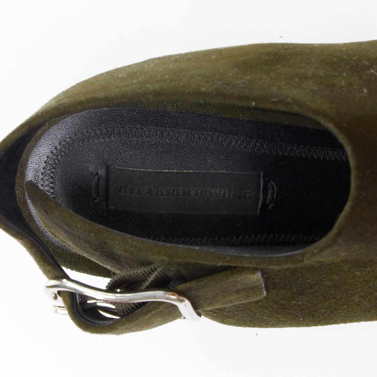 ALEXANDER WANG Chausssures à talons ouverts en daim vert Nadia avec découpe argentée EU39 en vente 4
