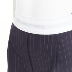 Alexander Wang pantaloncini blu scuro a righe sottili con logo bianco e grigio in vita, taglia US0 XS