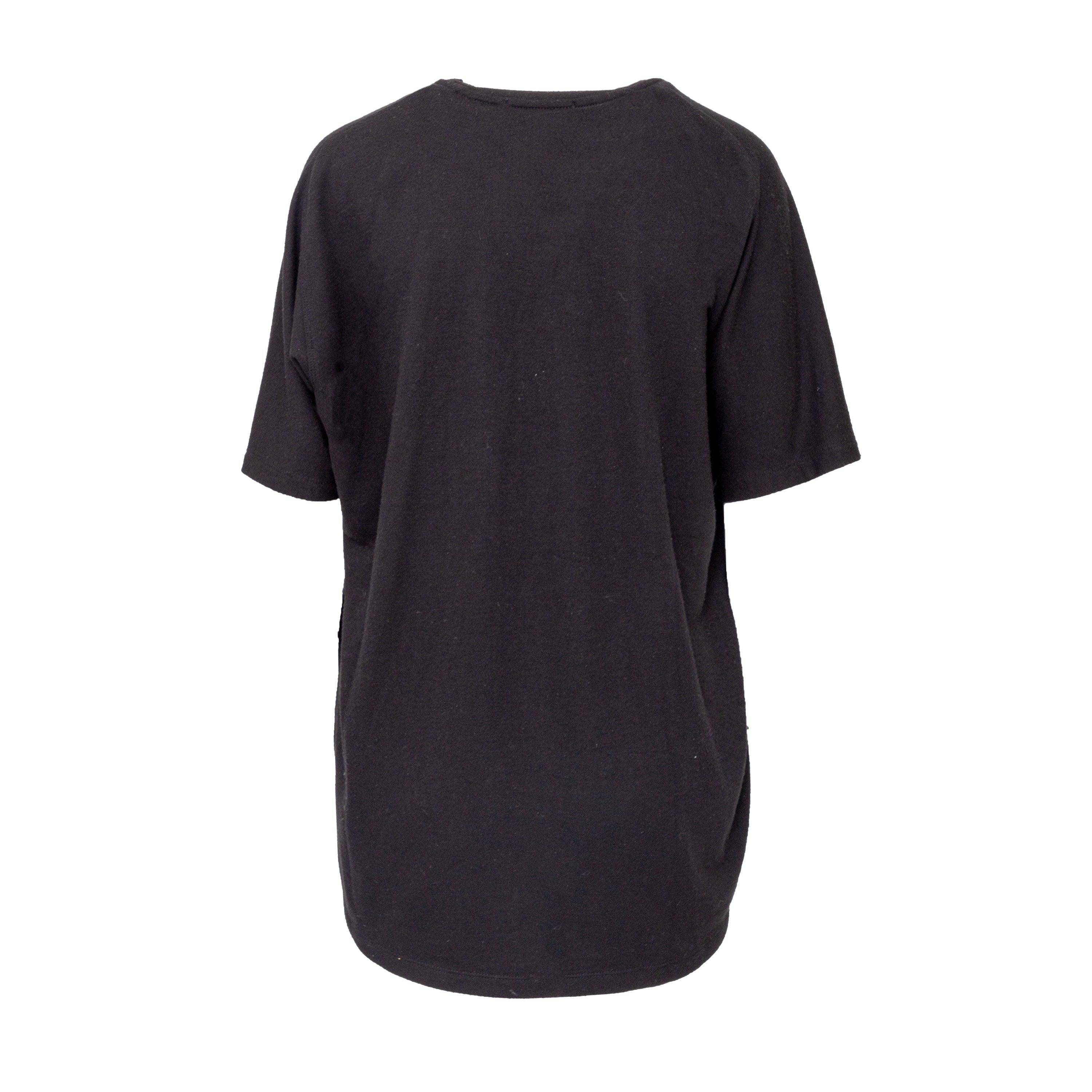 This Alexander Wang Oversized T-shirt is made from a blend of polyester and rayon for a comfortable fit. It features a round neck, dropped shoulders, and short sleeves, making it perfect for everyday wear. Its oversized fit adds a modern touch to