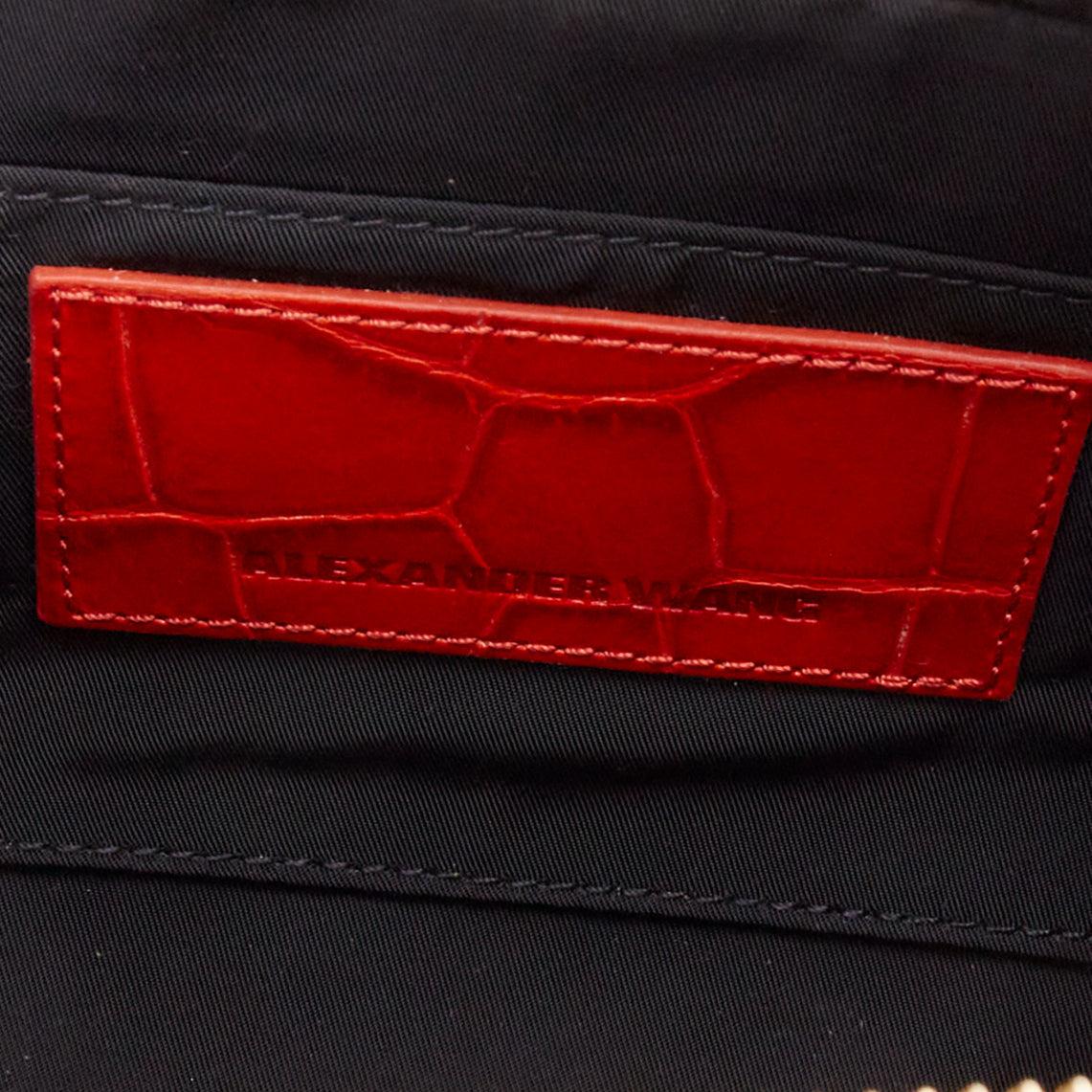 ALEXANDER WANG Pelican Sling rote, mit Krokoprägung versehene Crossbody-Tasche aus Leder im Angebot 5