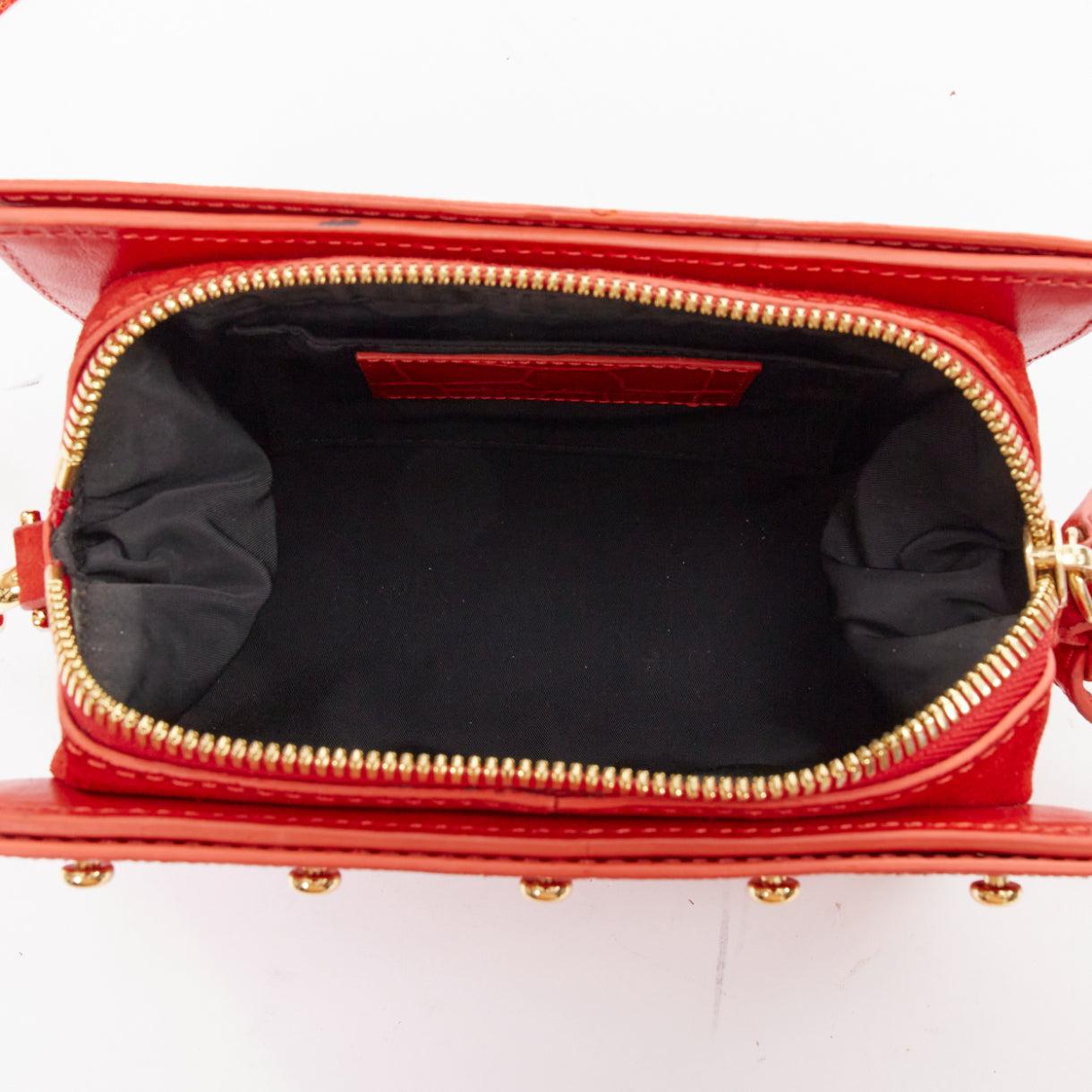ALEXANDER WANG Pelican Sling rote, mit Krokoprägung versehene Crossbody-Tasche aus Leder im Angebot 4