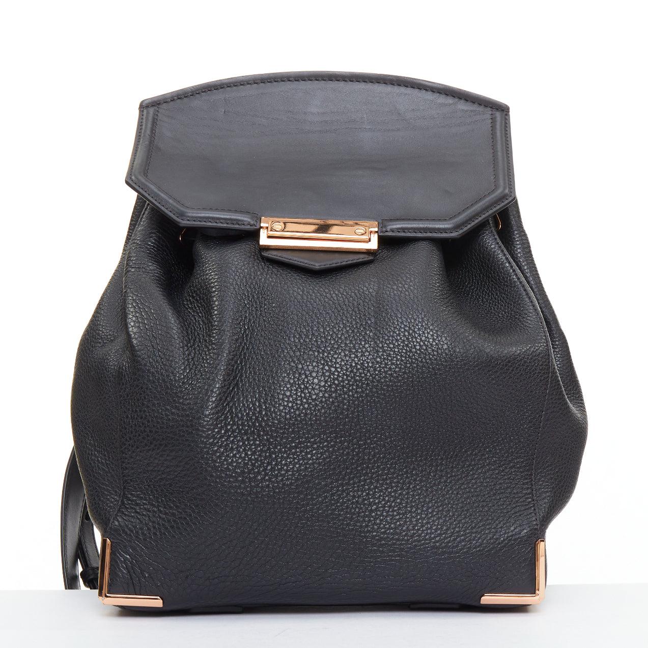 Alexander Wang: zaino Prisma in pelle nera e oro rosa con ciottoli
Riferimento: ECLO/A00156
Marchio: Alexander Wang
Stilista: Alexander Wang
Model: Prisma Scheletrico
Materiale: Pelle
Colore: Nero, Oro
Modello: Tinta unita
Chiusura: Coulisse
Fodera: