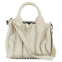 ALEXANDER WANG Rockie Graue kleine Duffeltasche aus schwarzem Kieselsteinleder mit Nieten