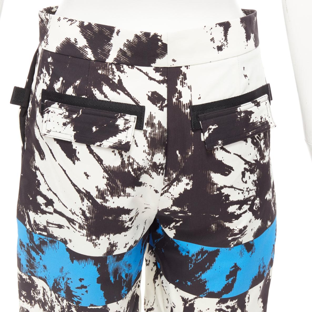 ALEXANDER WANG Runway blue black white geometric Bermuda shorts US0 XS
Reference: NKLL/A00216
Brand: Alexander Wang
Designer: Alexander Wang
Collection: Resort 2015 - Runway
Material: Nylon
Color: Black, Blue
Pattern: Geometric
Closure: Zip