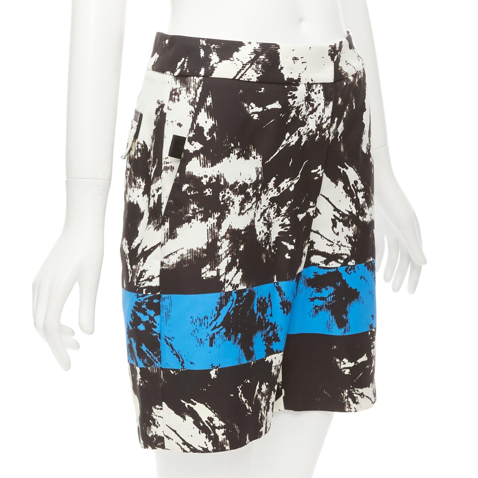 ALEXANDER WANG Runway  blue black white geometric Bermuda shorts US0 XS In Excellent Condition For Sale In Hong Kong, NT