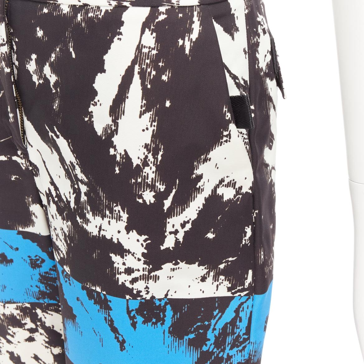 ALEXANDER WANG Runway  blue black white geometric Bermuda shorts US0 XS For Sale 2