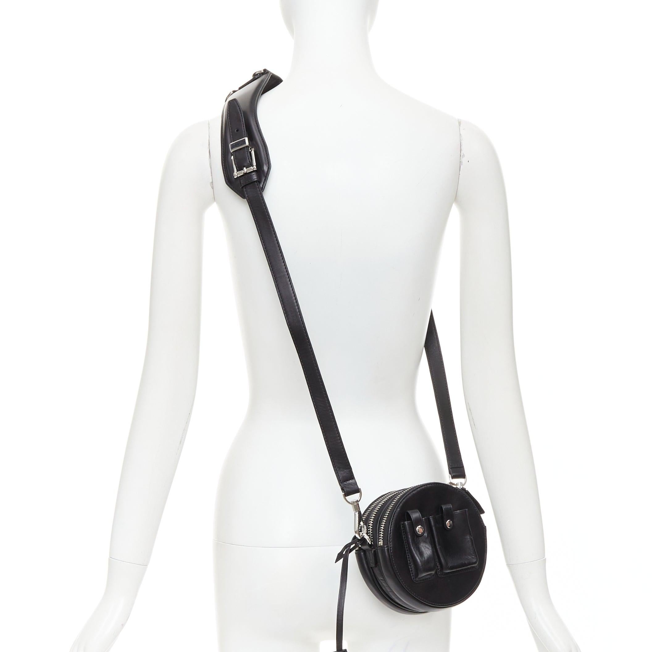 ALEXANDER WANG Runway Canteen Schwarzer Kreis Multi-Pocket Crossbody Tasche
Referenz: ECLO/A00166
Marke: Alexander Wang
Designer: Alexander Wang
Modell: Landebahn Kantine
MATERIAL: Leder
Farbe: Schwarz, Silber
Muster: Solide
Verschluss: