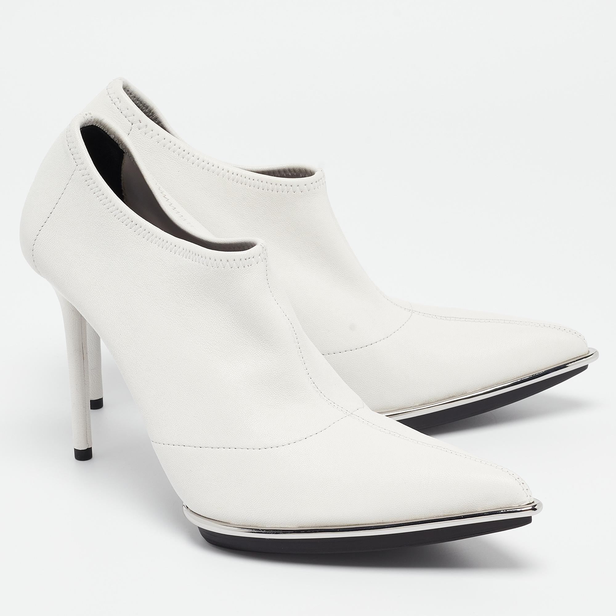 Alexander Wang White Leather Cara Booties Size 39.5 In Fair Condition In Dubai, Al Qouz 2