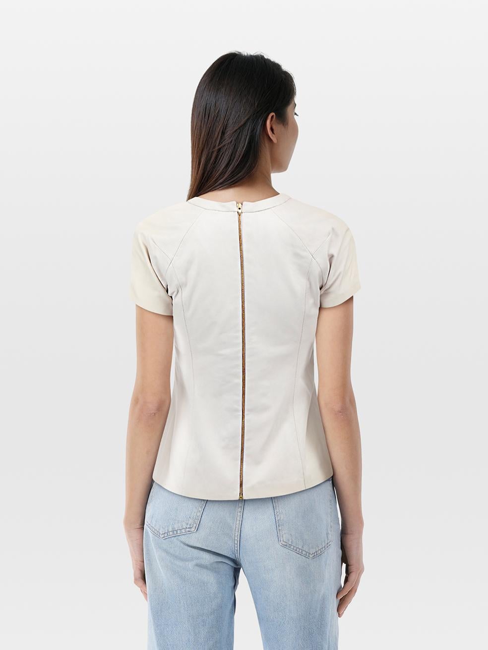 CONDITION is Very good. Minimal wear to the top is evident. Discolouration across all areas of the top. Abrasion on the front, centre back on the neckline and right sleeve on this used Alexander Wang designer resale item.
 
 Details
 
 
 White
 
