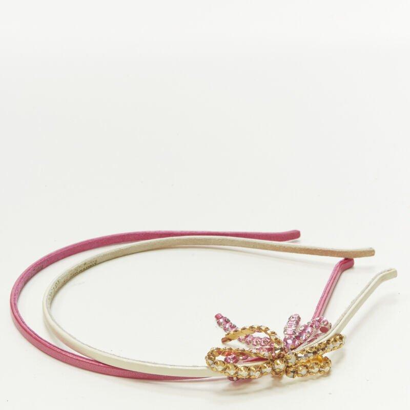 ALEXANDER ZOUARI LOT DE 2 bandeaux en cuir blanc rose avec ruban de cristal
Référence : ANWU/A00204
Marque : Alexandre Zouari
Designer : Alexandre Zouari
MATERIAL : Cuir
Couleur : Rose, Whiting
Motif : Solide
Détails supplémentaires : Boucle de