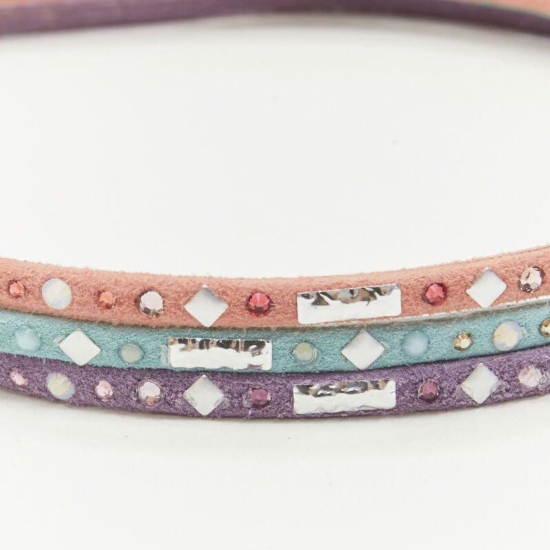 Gris ALEXANDER ZOUARI LOT DE 3 Bandeau en daim rose sarcelle violet orné de cristaux en vente
